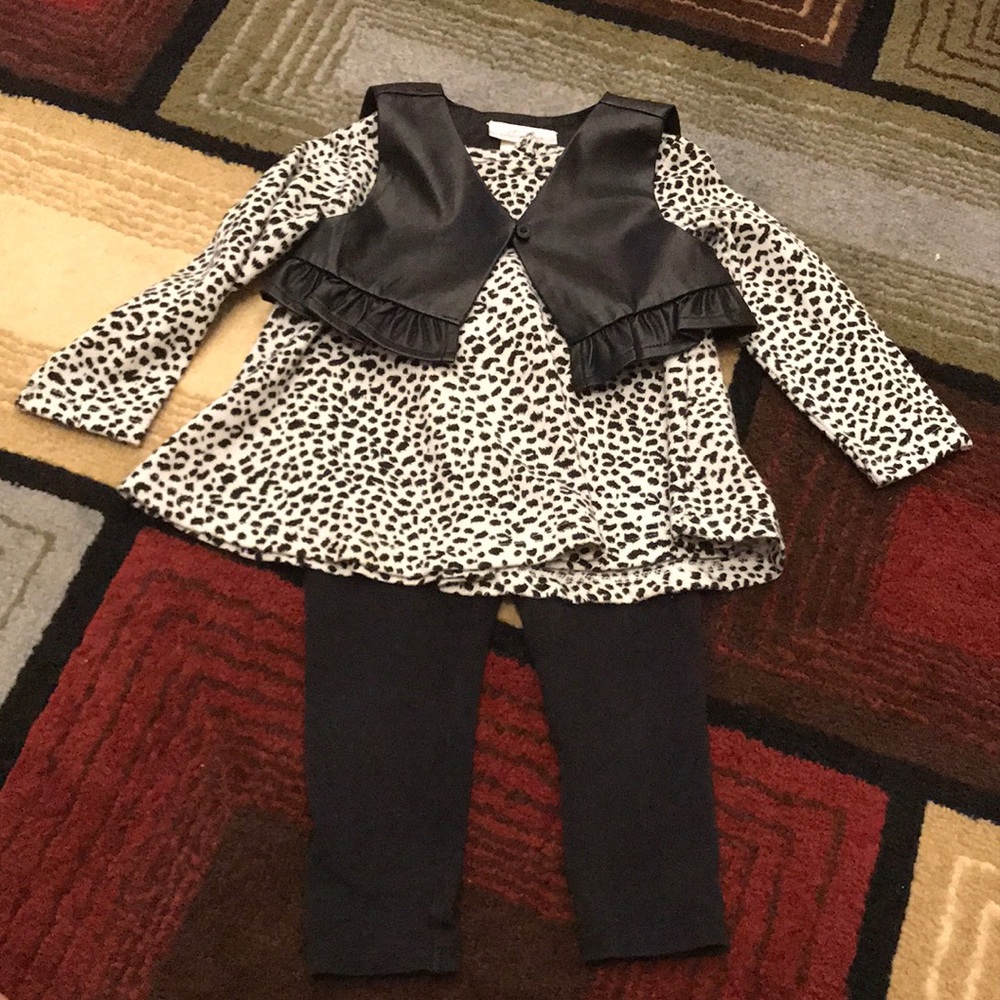 Miniclasix 9m outfit with faux leather vest